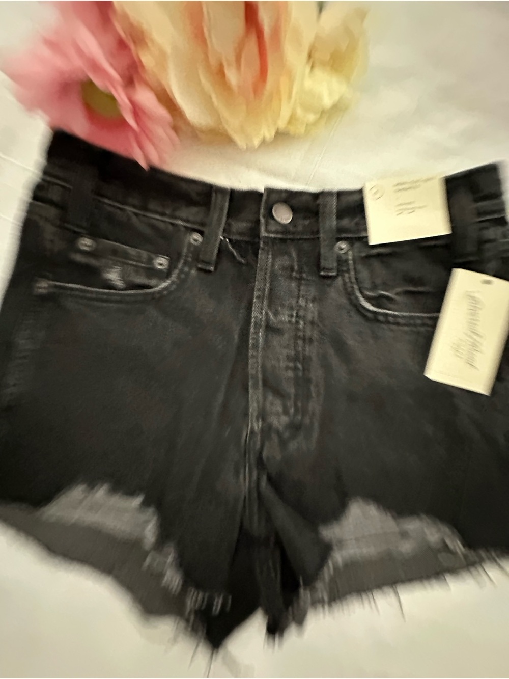 Universal Thread NWT Women's Black Distressed Denim Cutoff Shorts